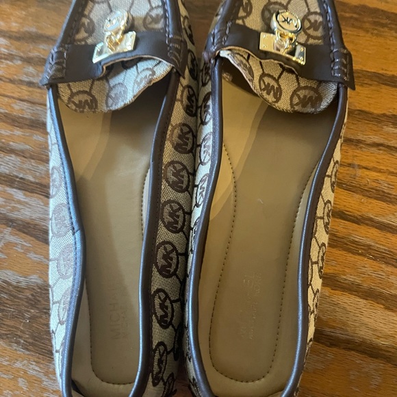 Michael Kors Signature Loafers Size 8 - Picture 2 of 3